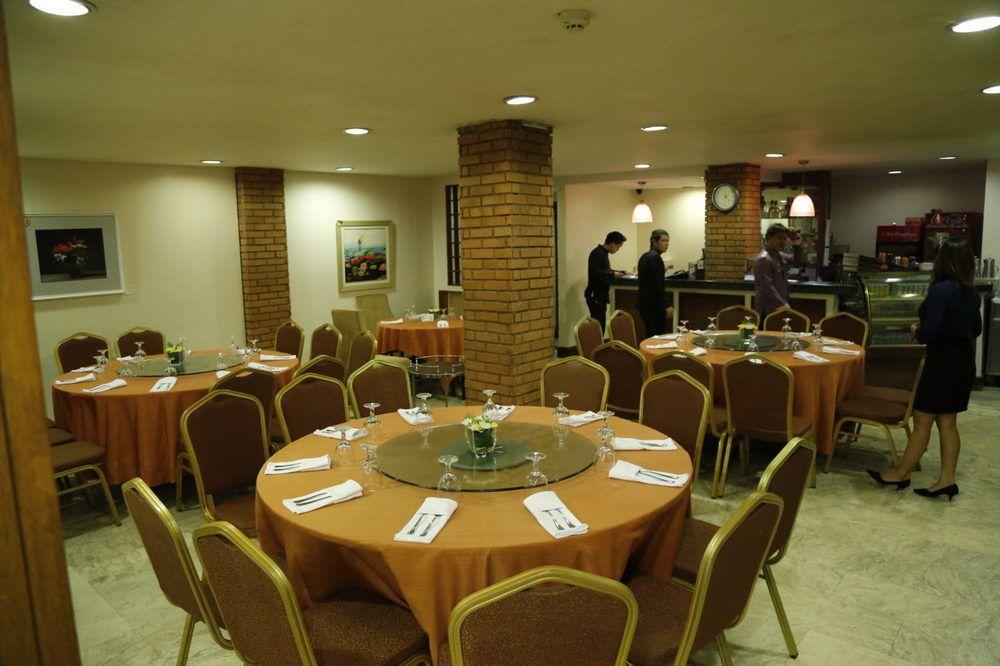 Villa Caceres Hotel Нага Екстериор снимка
