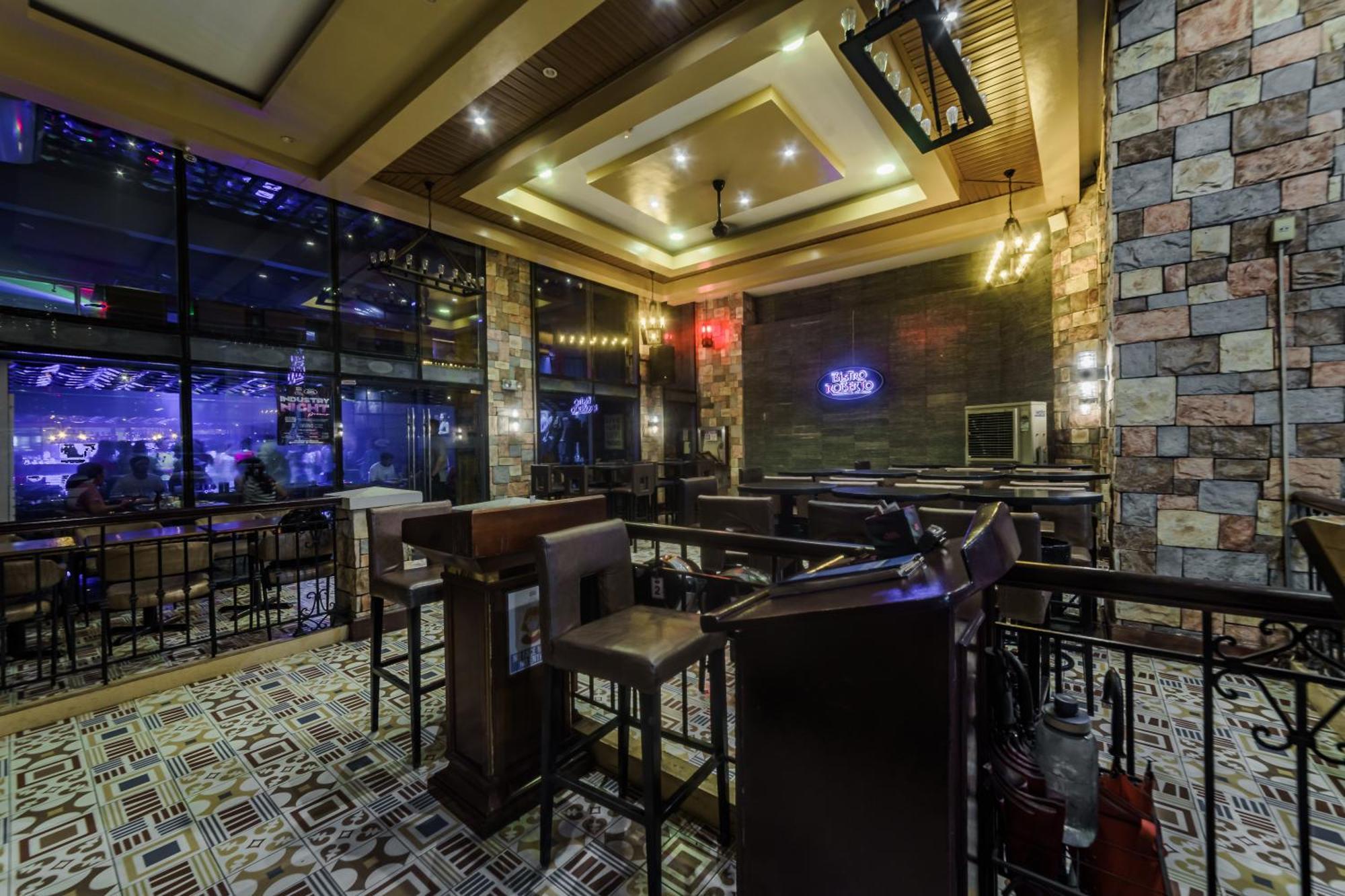 Villa Caceres Hotel Нага Екстериор снимка