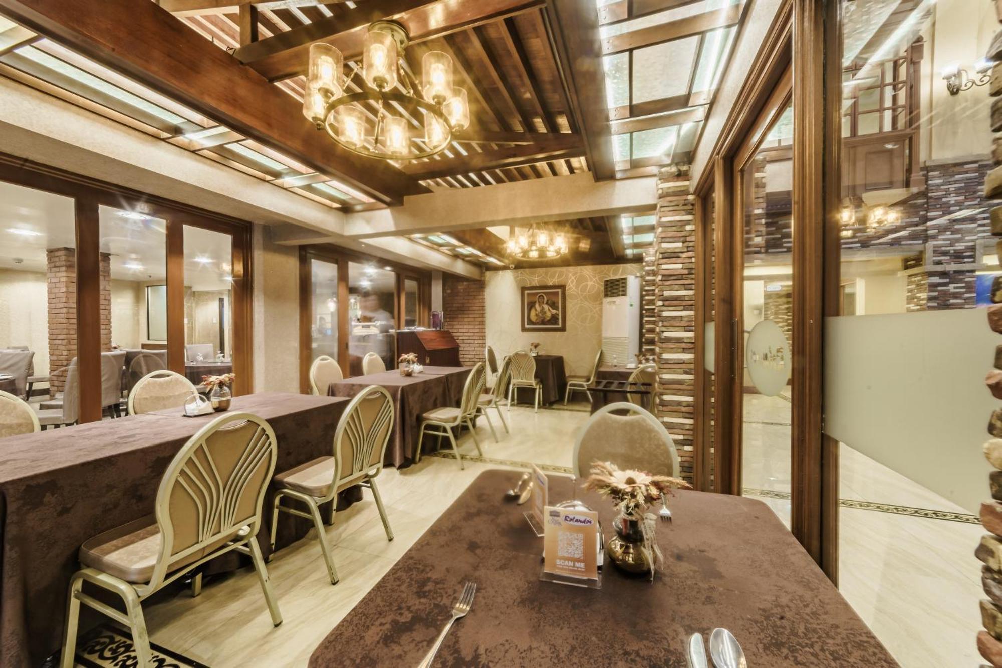 Villa Caceres Hotel Нага Екстериор снимка