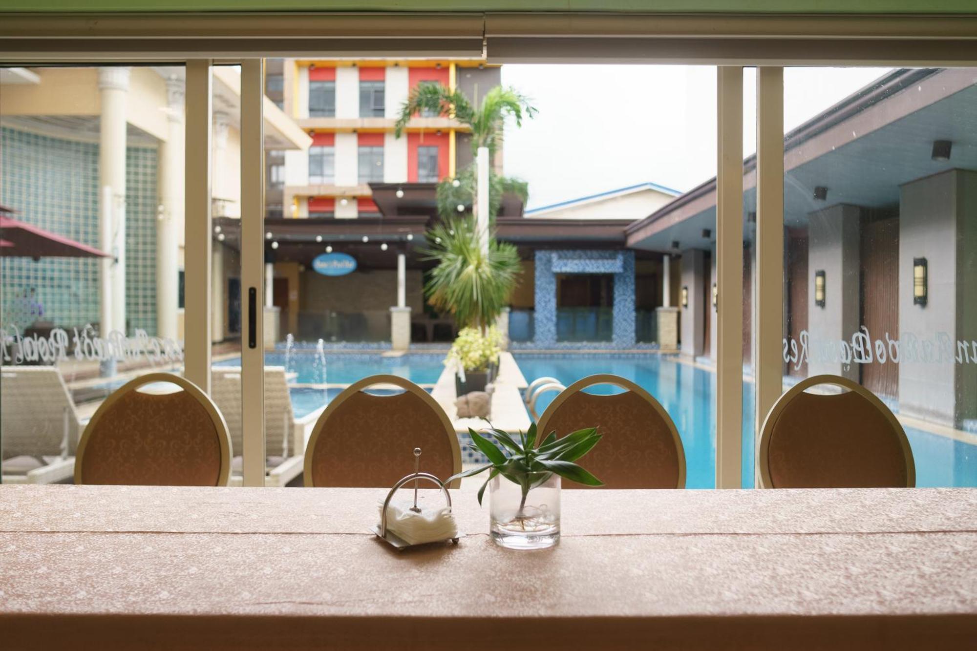 Villa Caceres Hotel Нага Екстериор снимка