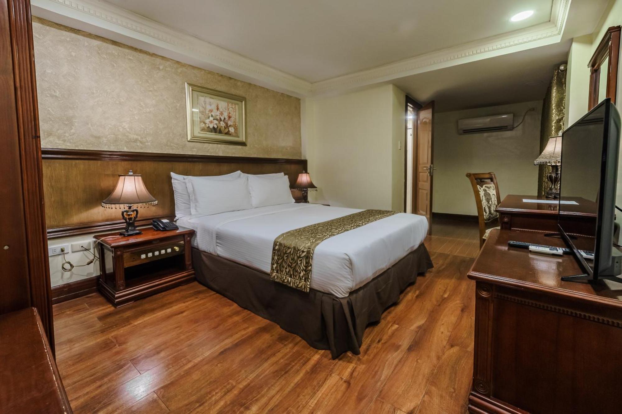 Villa Caceres Hotel Нага Екстериор снимка