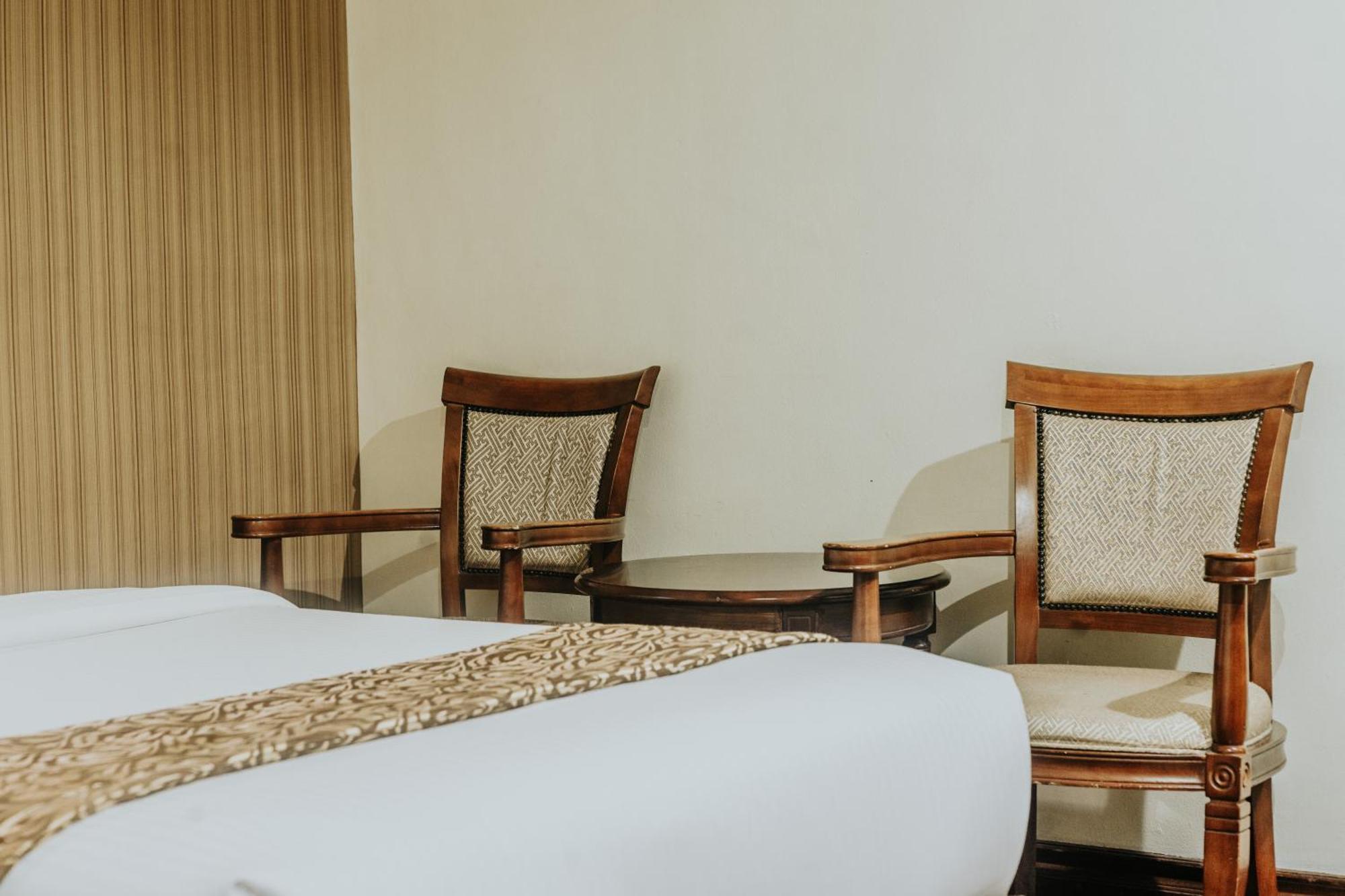 Villa Caceres Hotel Нага Екстериор снимка