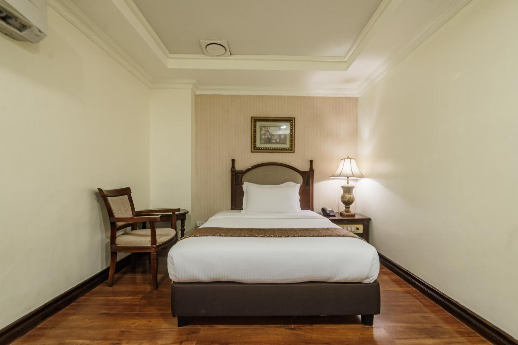 Villa Caceres Hotel Нага Екстериор снимка