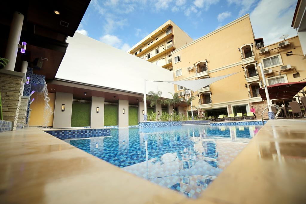 Villa Caceres Hotel Нага Екстериор снимка